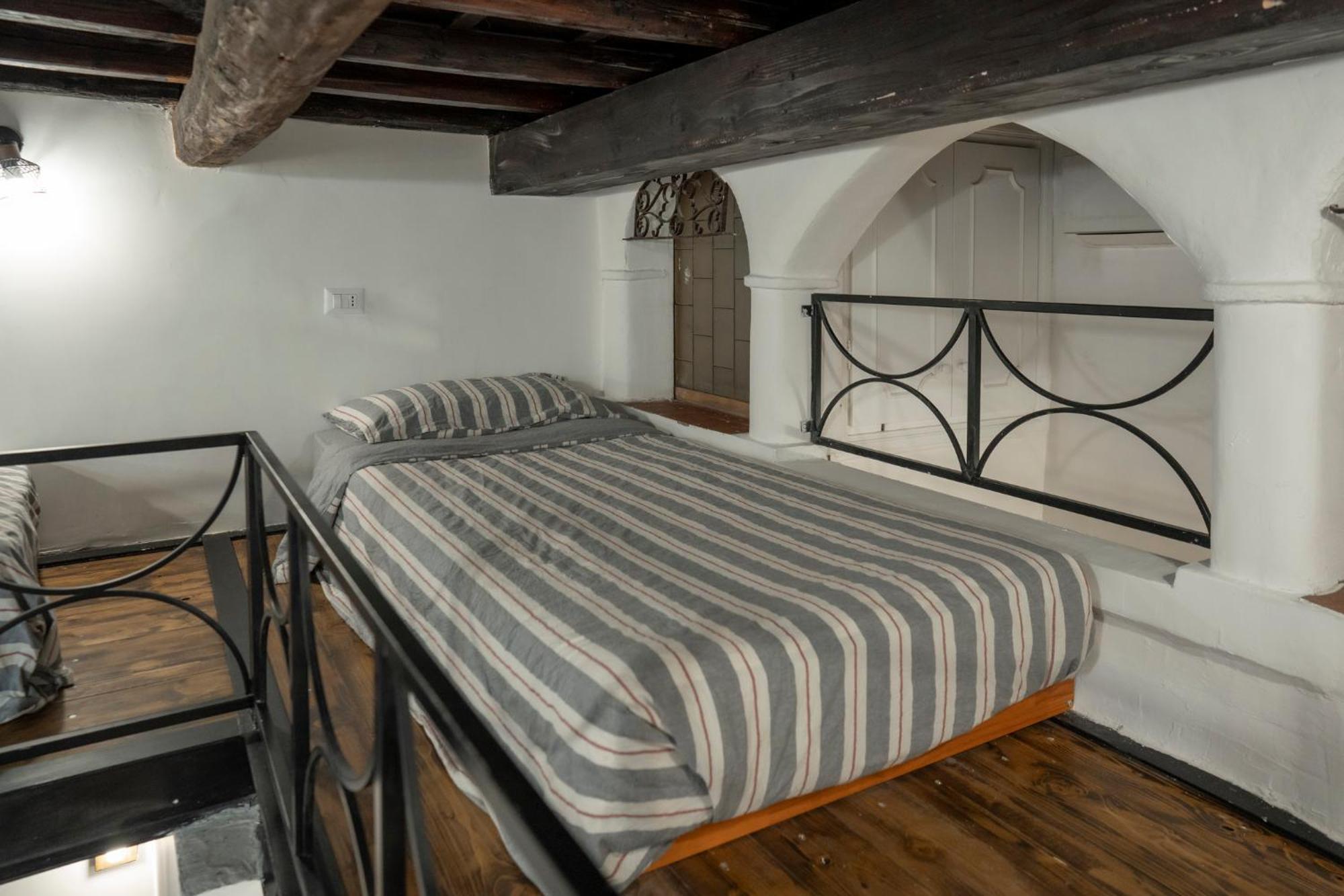 Home Domus Capocci - Rione Monti Рим Екстер'єр фото
