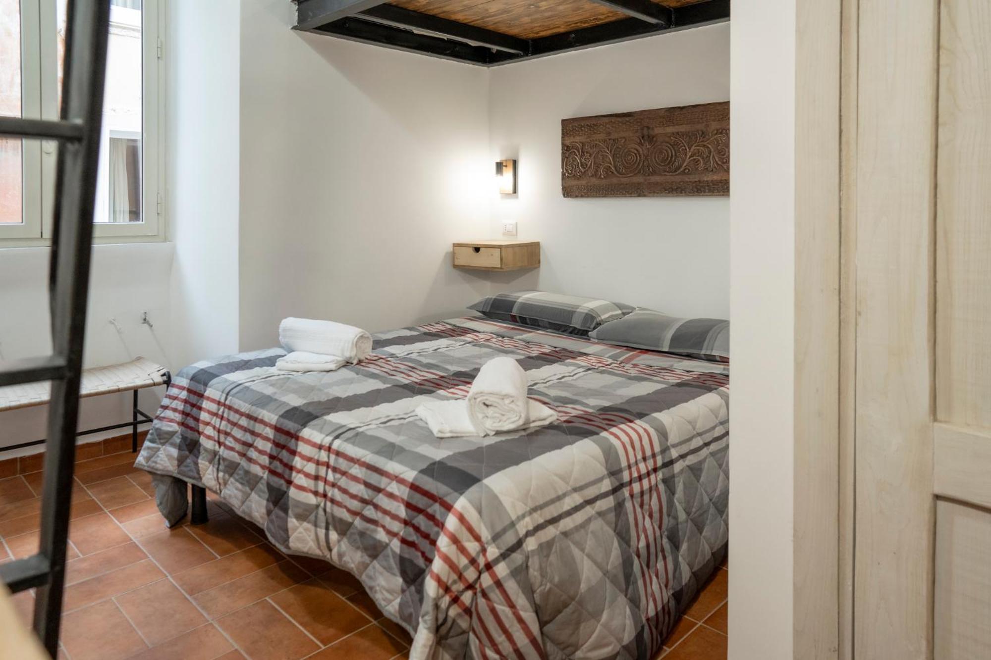 Home Domus Capocci - Rione Monti Рим Екстер'єр фото